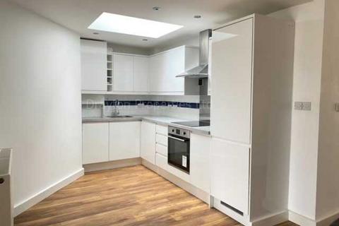 2 bedroom end of terrace house to rent, St Andrews Road, Acton