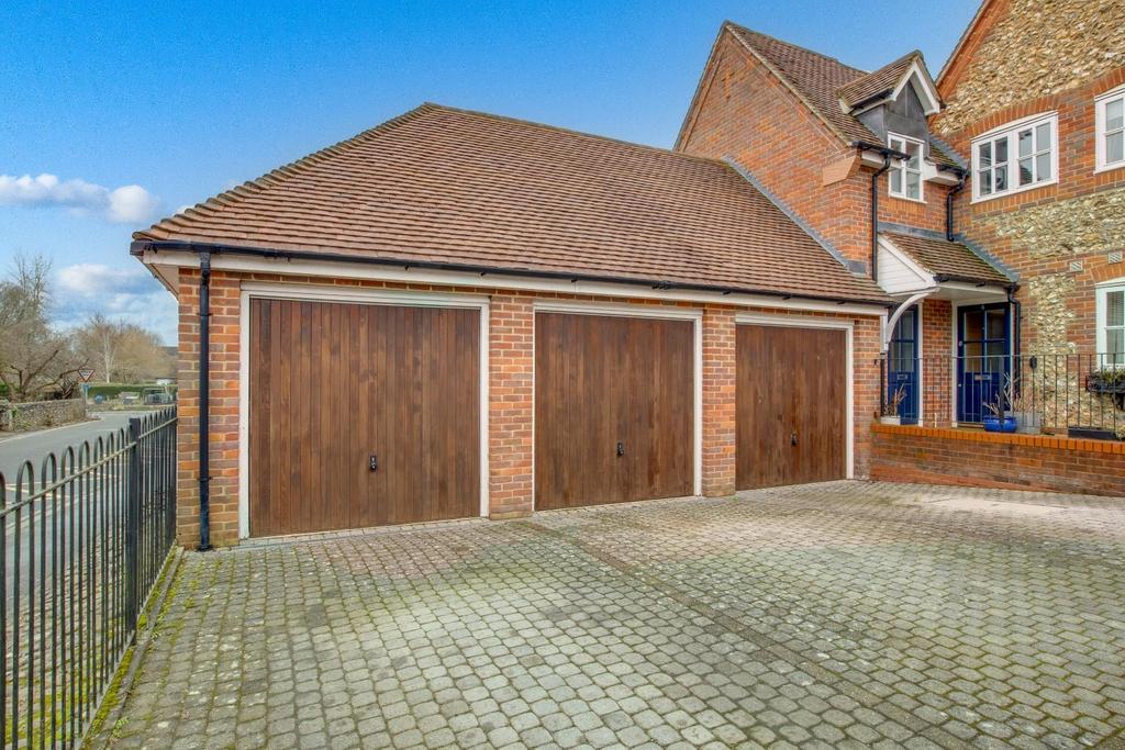 Garage & Parking Space