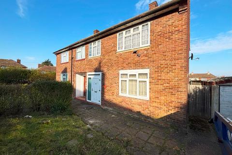 3 bedroom semi-detached house for sale, Leyburn Crescent, Romford