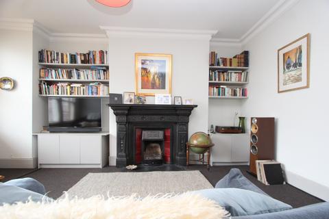 3 bedroom apartment to rent, Muswell Road, Muswell Hill, London, N10