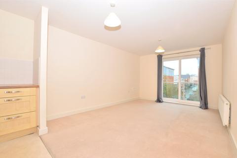 2 bedroom apartment to rent, Reynolds Avenue, Redhill RH1