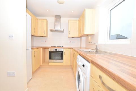 2 bedroom apartment to rent, Reynolds Avenue, Redhill RH1