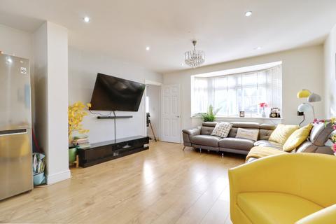 3 bedroom end of terrace house for sale, South Hall Drive, Rainham RM13