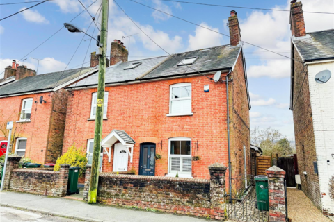 3 bedroom semi-detached house for sale, Malthouse Road, Crawley, West Sussex