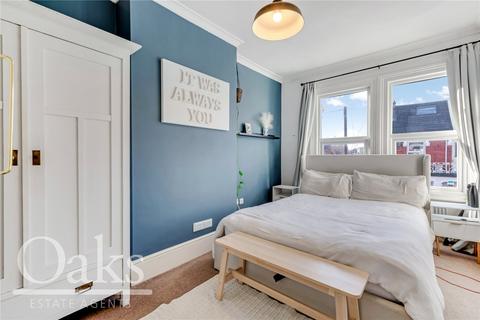 8 Ingatestone Road, London, SE25 4LG