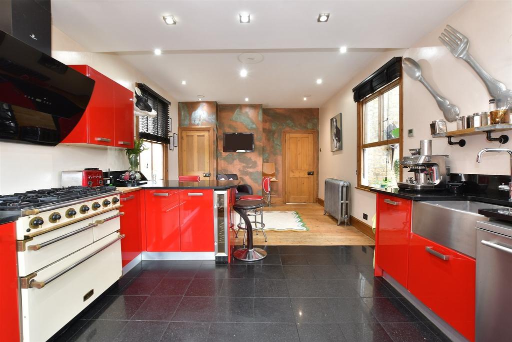 Kitchen/ Breakfast Room