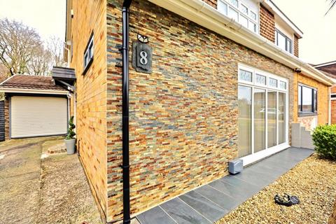 8 Anglesey Close, Tonteg, Pontypridd, CF38 1LY
