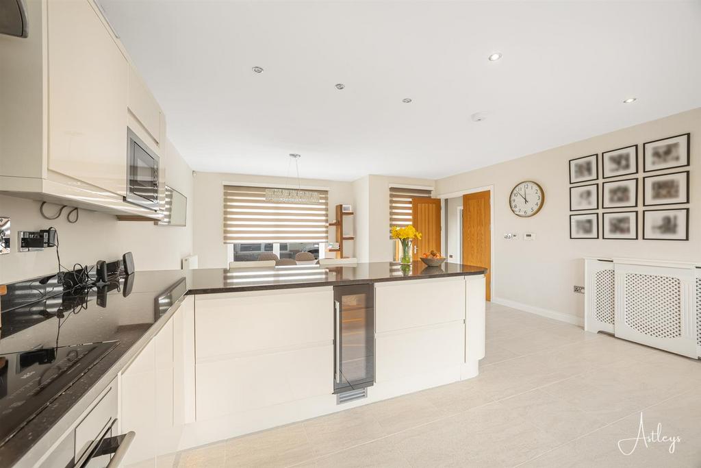 Kitchen/Breakfast Room