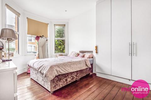 2 bedroom maisonette for sale, Manor Park Road, London N2