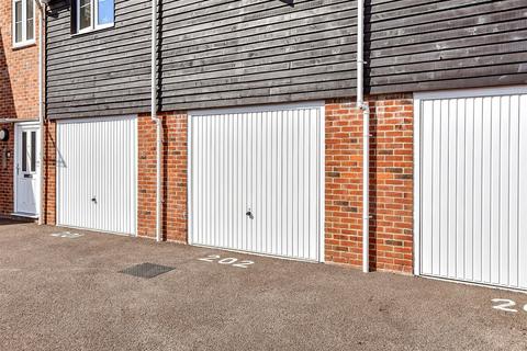1 bedroom apartment for sale, Elm Gardens, Mountnessing, Brentwood, Essex