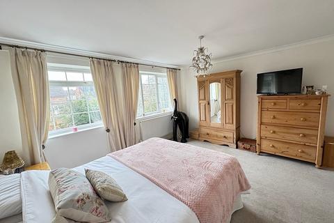 3 bedroom end of terrace house for sale, Regency Drive, Kenilworth