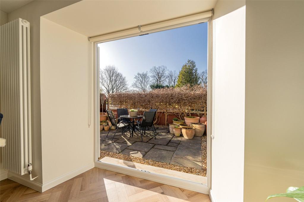 Lounge To Garden