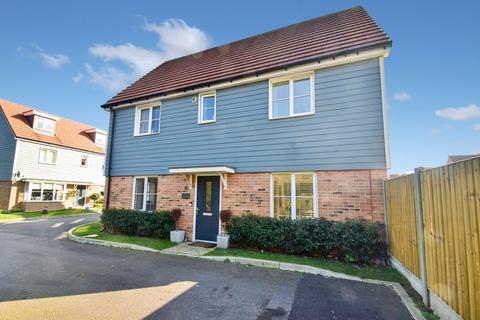 3 bedroom detached house for sale, Leslie Ames Court, Rainham, Gillingham, ME8