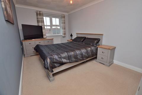 3 bedroom end of terrace house for sale, 16 Goshawk Way, Tattershall