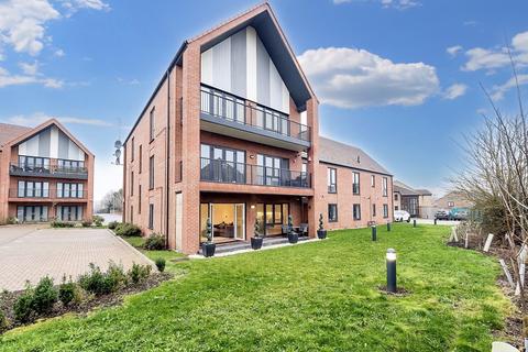 1 bedroom apartment for sale, Monarch Place, Goldington Crescent, Billericay, Essex