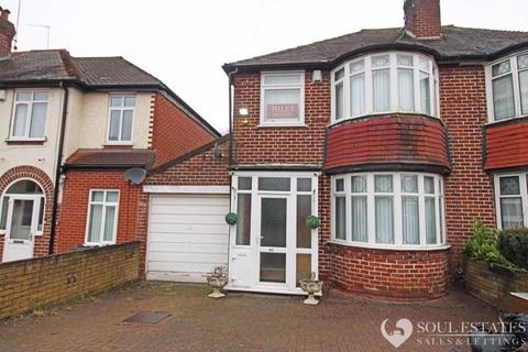 3 bedroom semi-detached house to rent, Worlds End Lane, Birmingham B32