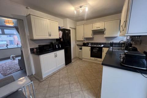 3 bedroom semi-detached house for sale, Trent Road, Oldham OL2