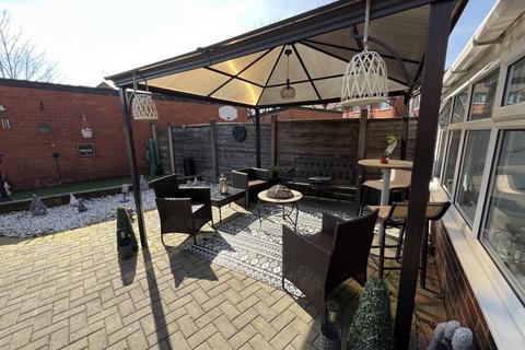 3 bedroom semi-detached house for sale, Trent Road, Oldham OL2