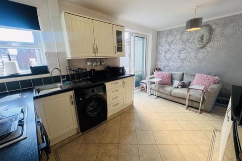 3 bedroom semi-detached house for sale, Trent Road, Oldham OL2
