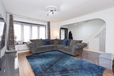 4 bedroom terraced house for sale, Patmore Way, Collier Row RM5