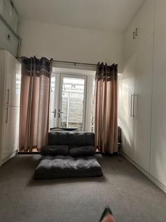 1 bedroom flat to rent, Ridding Lane, Greenford UB6