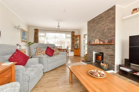 4 bedroom chalet for sale, The Mall, Totland Bay, Isle of Wight