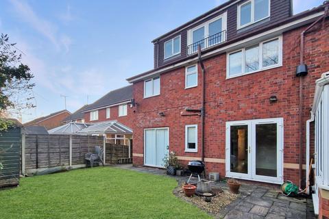 10 Keystone Close, Salford, M6 8EP
