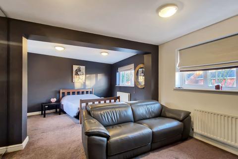 10 Keystone Close, Salford, M6 8EP