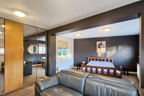 10 Keystone Close, Salford, M6 8EP