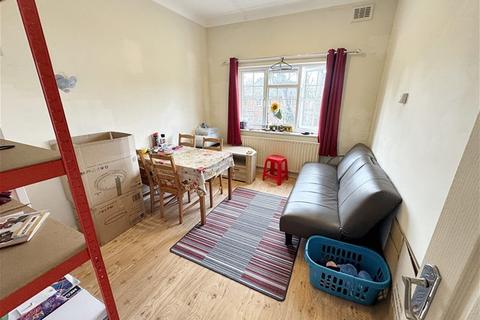 3 bedroom flat to rent, Stopford Road, Plaistow