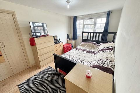 3 bedroom flat to rent, Stopford Road, Plaistow