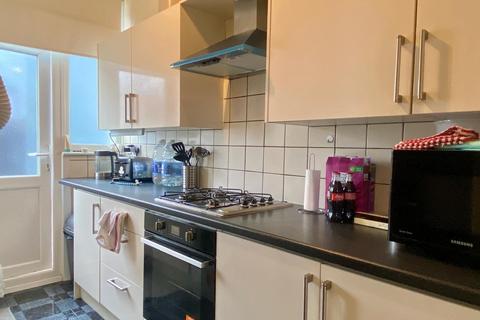 2 bedroom flat to rent, Purley CR8