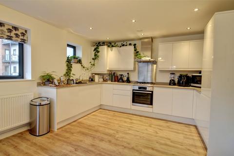 2 bedroom flat for sale, Edmunds Vale, Durham, DH1