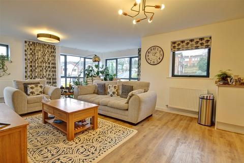 2 bedroom flat for sale, Edmunds Vale, Durham, DH1