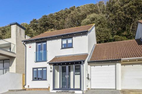 4 bedroom detached house for sale, Radnor Cliff, Kent CT20