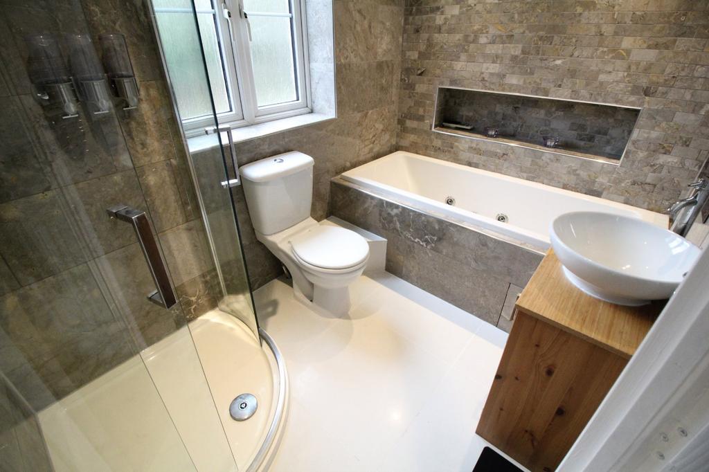 En-Suite Bathroom
