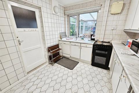 3 bedroom semi-detached house for sale, Heatherbank Road, Doncaster DN4