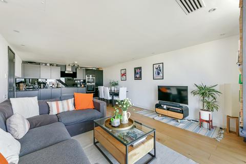 2 bedroom flat to rent, Lumiere Apartments, SW11