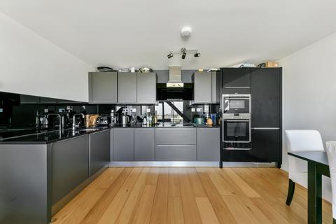 2 bedroom flat to rent, Lumiere Apartments, SW11