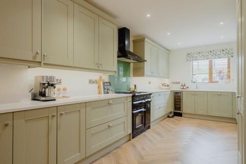 4 bedroom detached house for sale, Bishops Meadow, Morchard Bishop, EX17