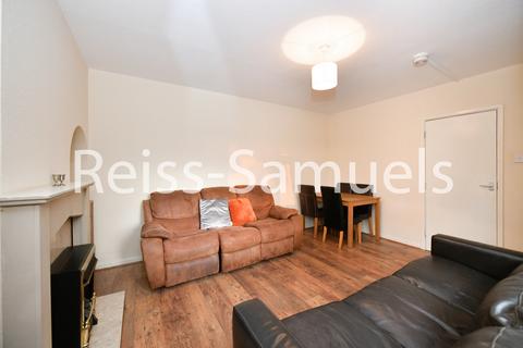 4 bedroom terraced house to rent, Manor Road, West Ham, London E15