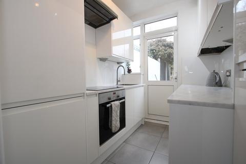 3 bedroom terraced house to rent, Hillcrest Road, Bromley BR1