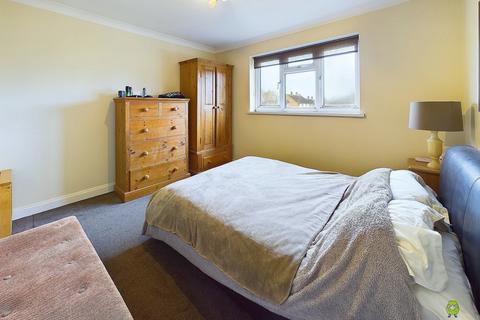 4 Hadlow Road, Welling, DA16 1AT