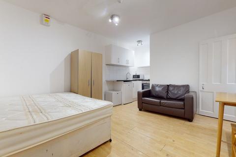 Studio to rent, Finchley Road