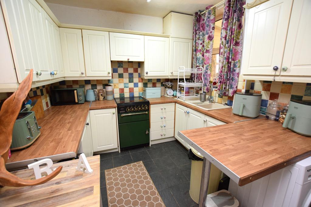 Open plan kitchen &amp; dining room