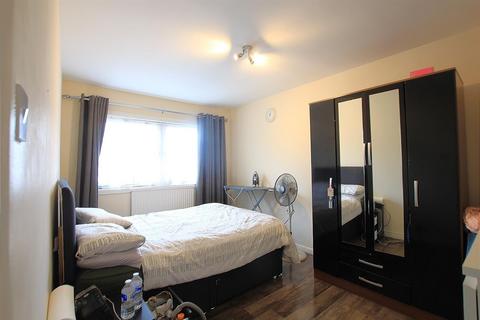 43 Wheatlands, Hounslow, TW5 0SF
