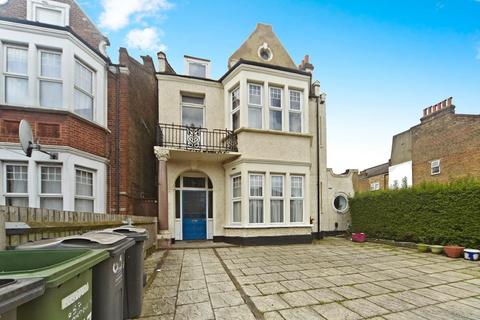 1 bedroom ground floor flat for sale, London Road, Thornton Heath, Surrey