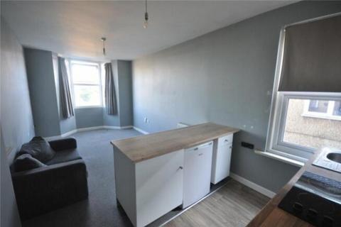 Studio to rent, County Road, Swindon SN1