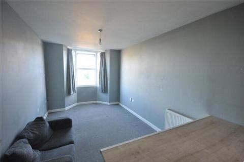 Studio to rent, County Road, Swindon SN1