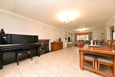 5 bedroom detached house for sale, Dunwich Farm, Stevenage